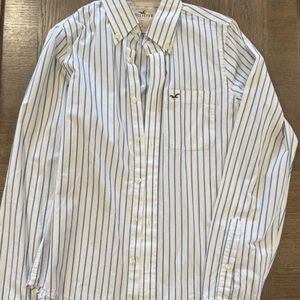 Hollister Men's White and Blue Pinstripe Shirt